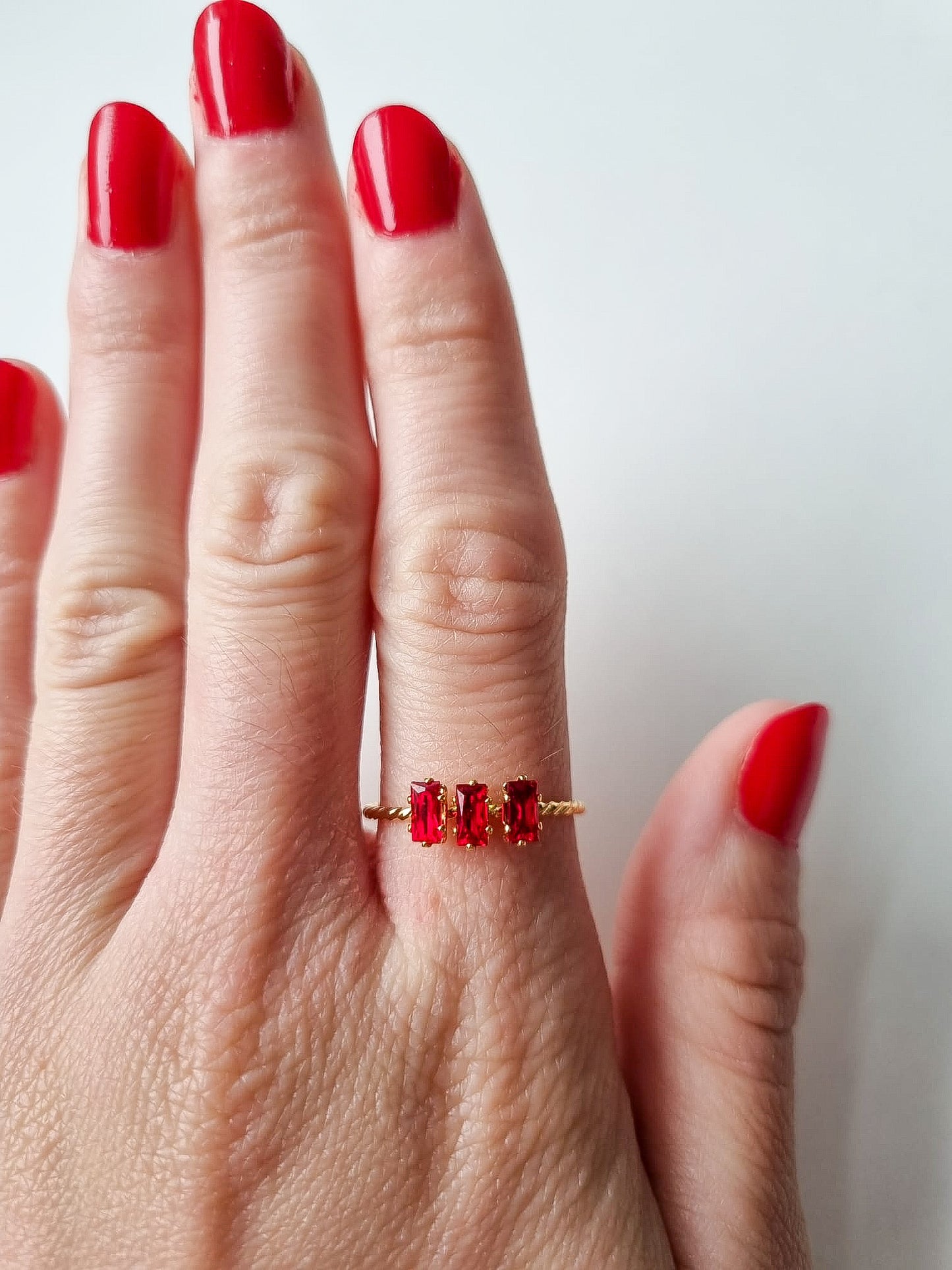 SENNEN THREE STONE RING