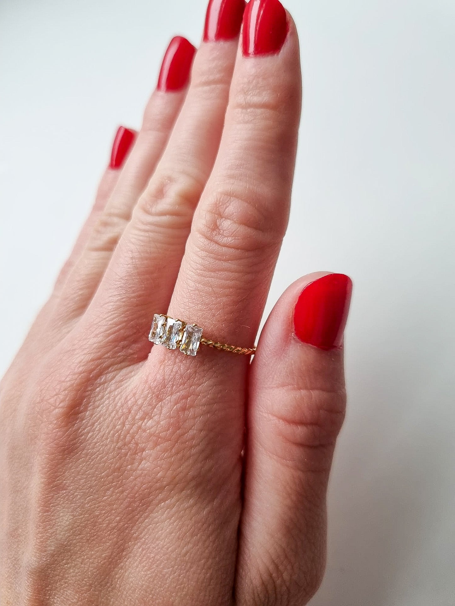 PORTHCURNO THREE STONE RING