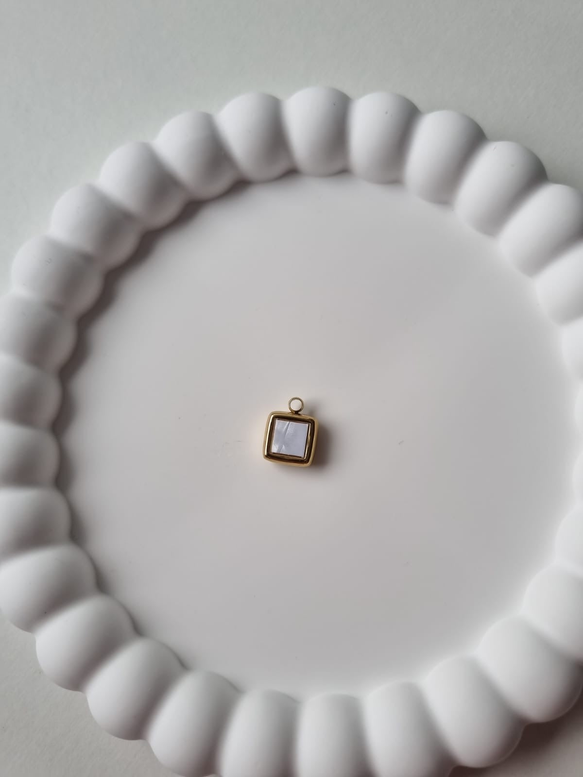 PEARL SQUARE CHARM