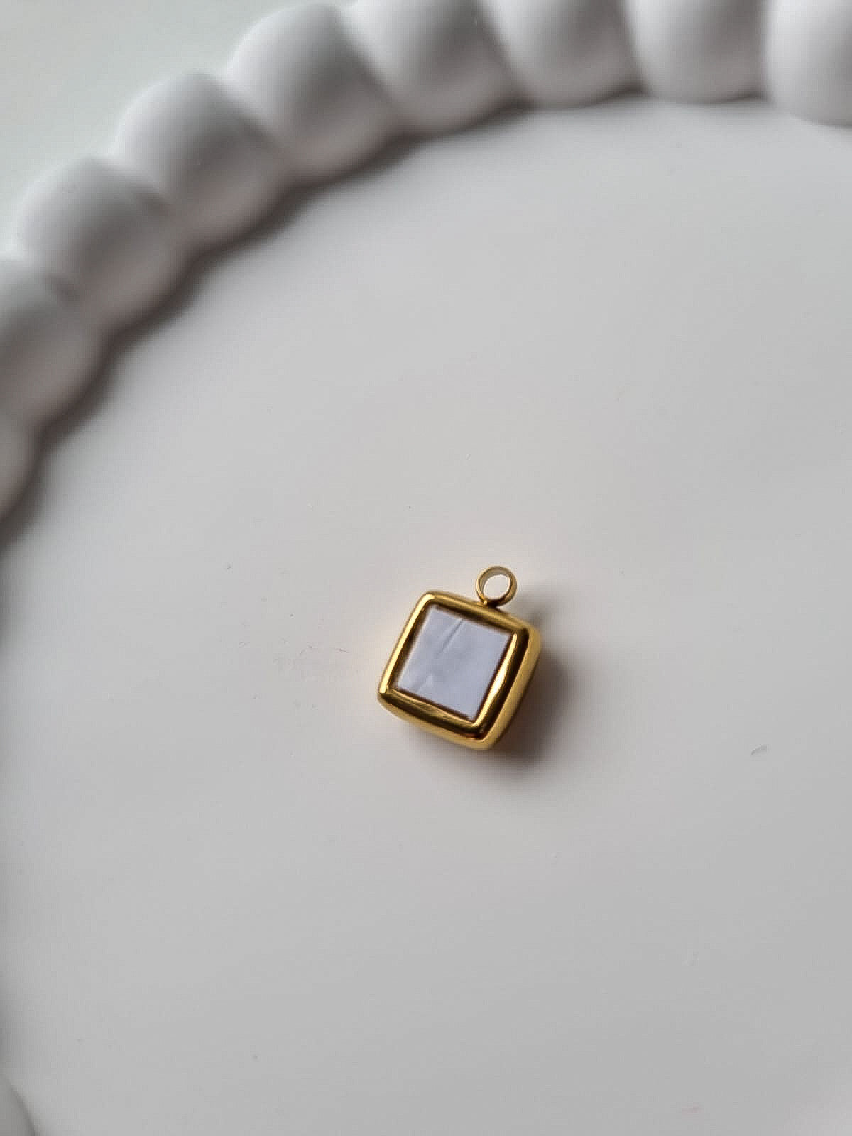 PEARL SQUARE CHARM